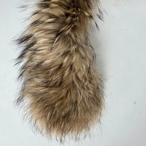 Real fur collar. - Picture 3 of 8